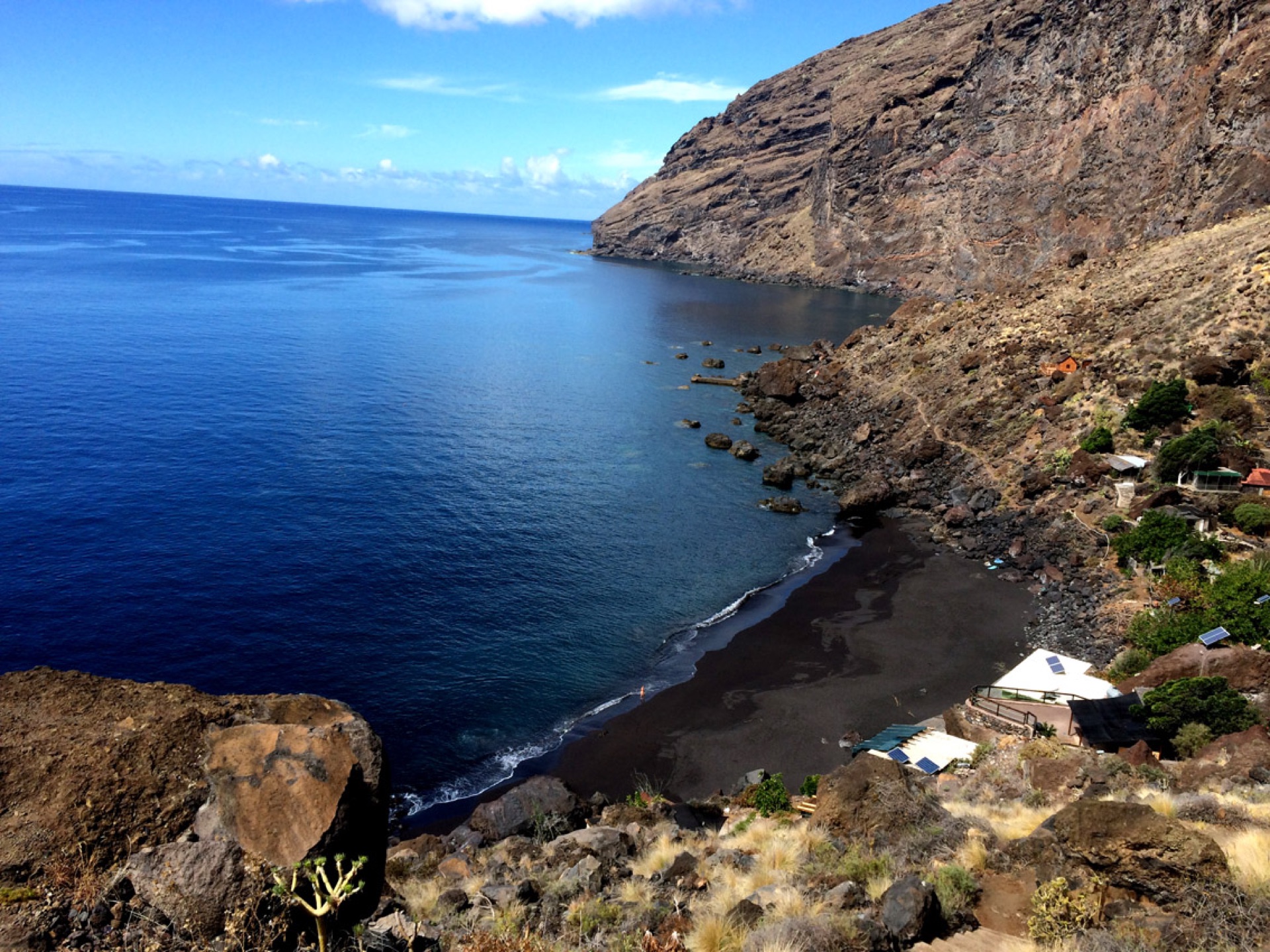 Schwarze Sandbucht im wilden Nordwesten von La Palma